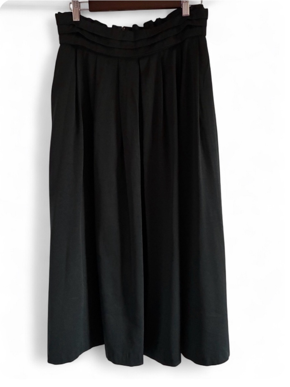 Vintage Black Skirt with Pleats and Pockets Canada Size 22